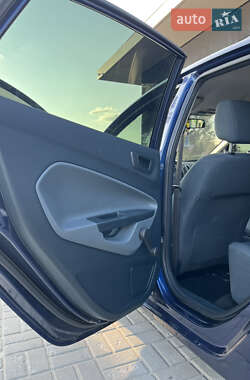 Хэтчбек Ford Fiesta 2010 в 