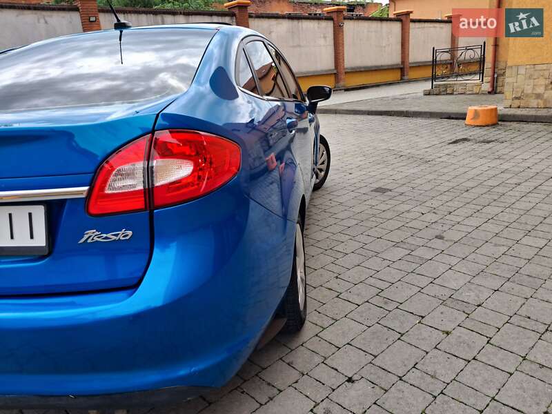 Седан Ford Fiesta 2011 в Коломиї