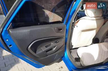 Седан Ford Fiesta 2011 в 