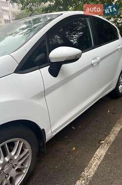 Хэтчбек Ford Fiesta 2013 в 