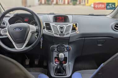 Хетчбек Ford Fiesta 2010 в 