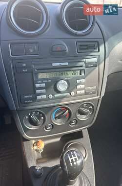 Хэтчбек Ford Fiesta 2007 в 