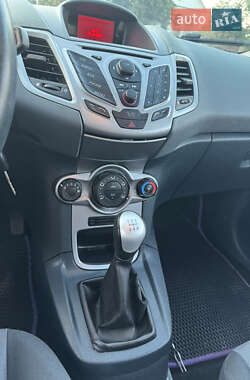 Хэтчбек Ford Fiesta 2009 в 