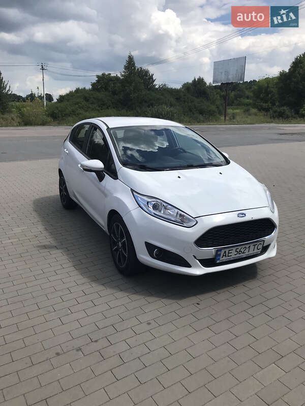 Хэтчбек Ford Fiesta 2017 в 