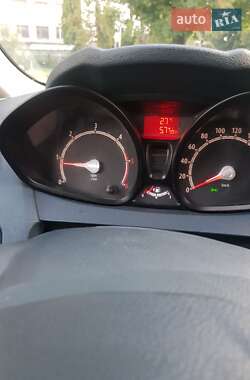 Хэтчбек Ford Fiesta 2011 в 