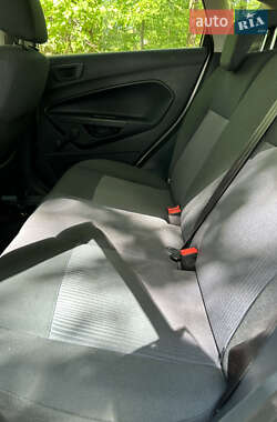 Хэтчбек Ford Fiesta 2012 в 