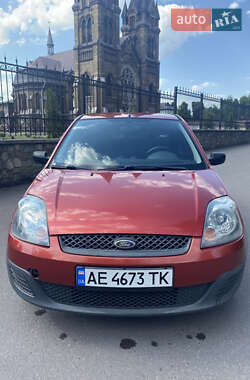 Хэтчбек Ford Fiesta 2006 в Каменском