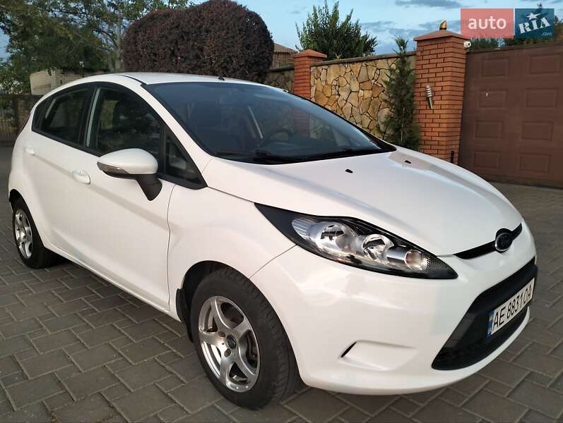 Хэтчбек Ford Fiesta 2011 в 