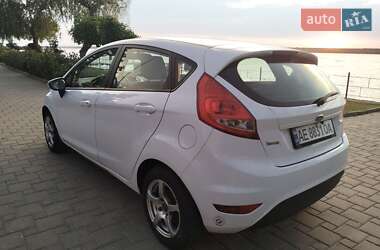 Хэтчбек Ford Fiesta 2011 в 