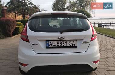 Хэтчбек Ford Fiesta 2011 в 