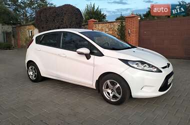 Хэтчбек Ford Fiesta 2011 в 