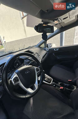 Седан Ford Fiesta 2015 в 