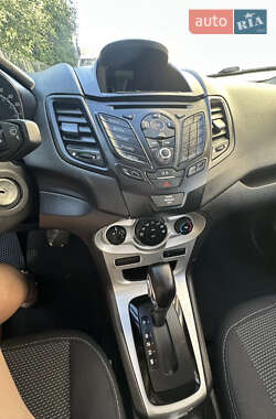 Седан Ford Fiesta 2015 в 