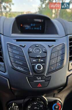 Хэтчбек Ford Fiesta 2015 в 