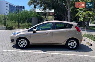 Хэтчбек Ford Fiesta 2016 в 