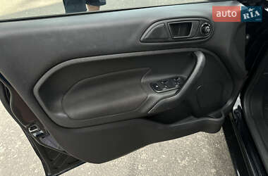 Хэтчбек Ford Fiesta 2017 в 