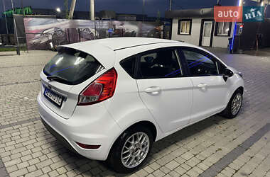 Хэтчбек Ford Fiesta 2016 в 