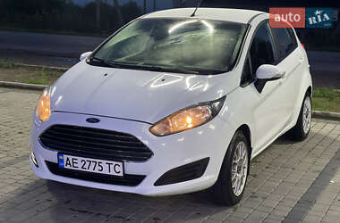 Хэтчбек Ford Fiesta 2016 в 