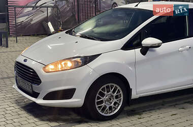 Хэтчбек Ford Fiesta 2016 в 