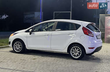 Хэтчбек Ford Fiesta 2016 в 