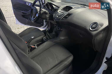 Хэтчбек Ford Fiesta 2016 в 