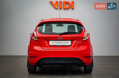 Хэтчбек Ford Fiesta 2016 в 