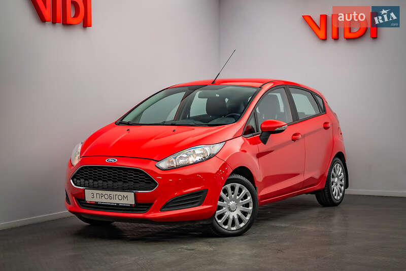 Хэтчбек Ford Fiesta 2016 в 