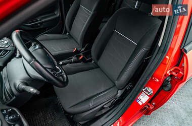 Хэтчбек Ford Fiesta 2016 в 
