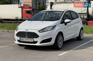 Хэтчбек Ford Fiesta 2016 в 