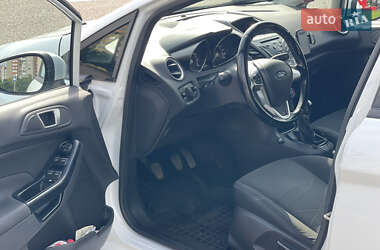 Хэтчбек Ford Fiesta 2016 в 