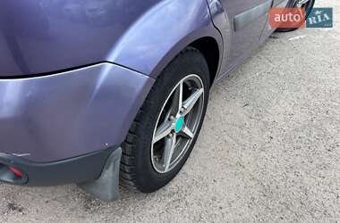 Хэтчбек Ford Fiesta 2006 в 