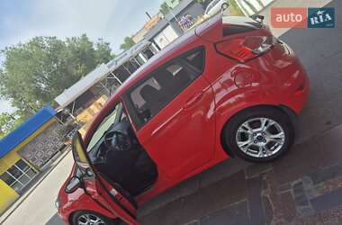 Хэтчбек Ford Fiesta 2015 в 