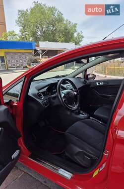 Хэтчбек Ford Fiesta 2015 в 