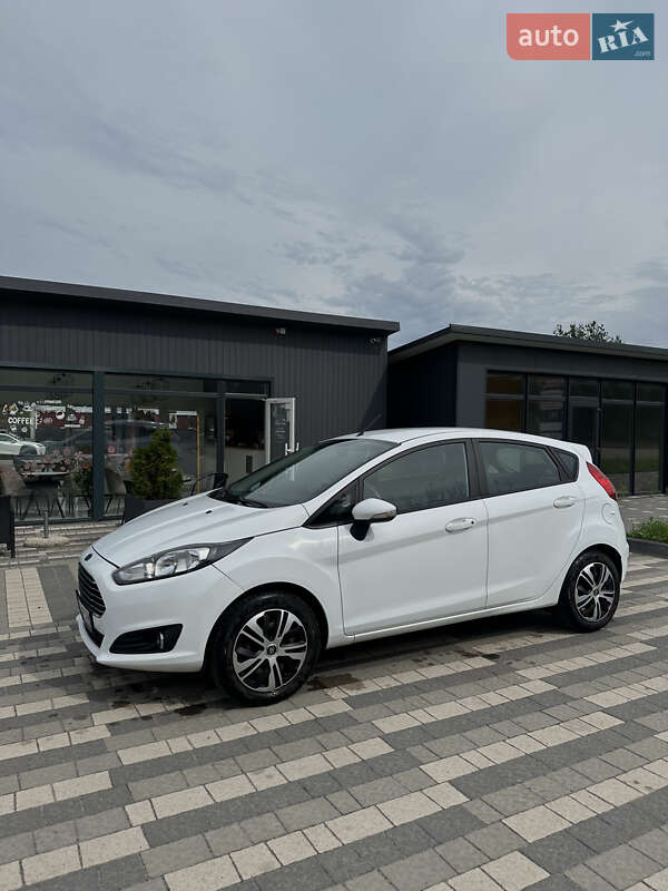 Хэтчбек Ford Fiesta 2015 в Львове