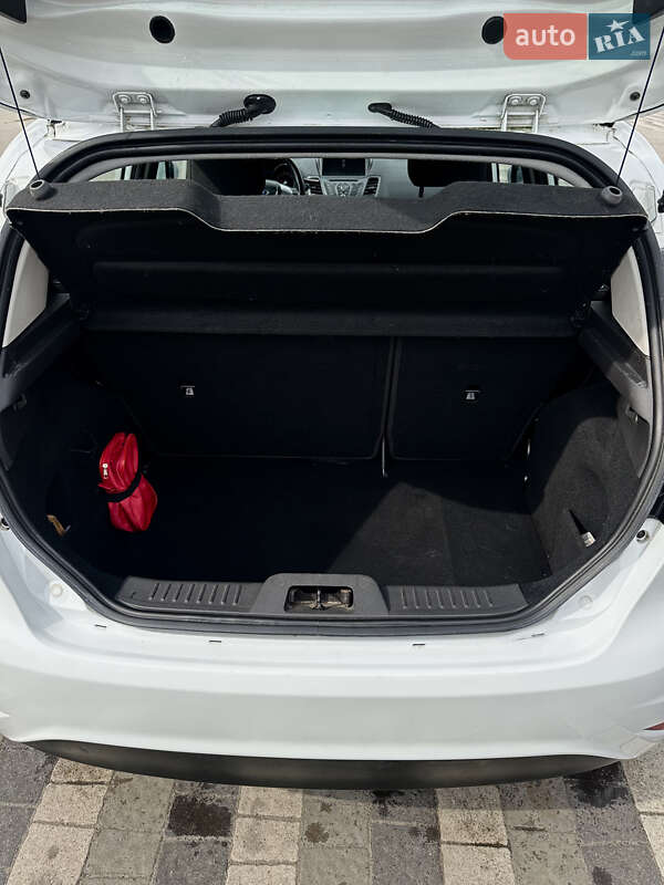 Хэтчбек Ford Fiesta 2015 в Львове