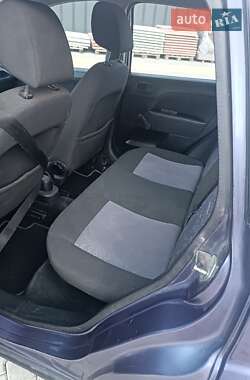 Хэтчбек Ford Fiesta 2006 в 
