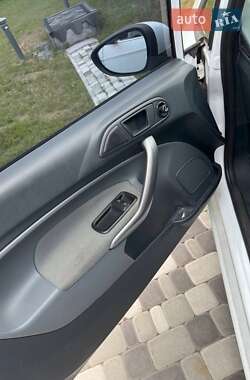 Хэтчбек Ford Fiesta 2008 в 