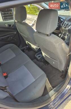 Хэтчбек Ford Fiesta 2012 в 