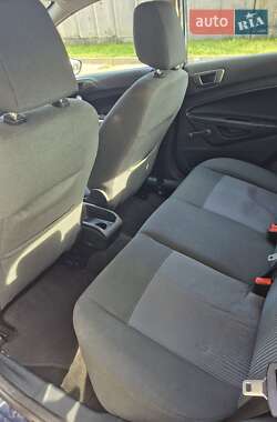 Хэтчбек Ford Fiesta 2012 в 