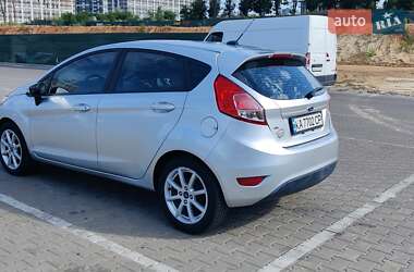 Хэтчбек Ford Fiesta 2016 в 