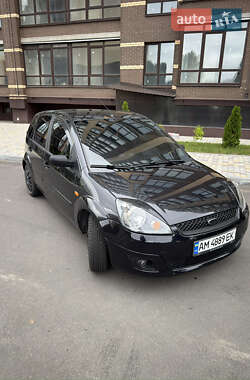Хэтчбек Ford Fiesta 2006 в 
