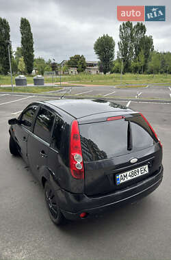 Хэтчбек Ford Fiesta 2006 в 