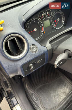 Хэтчбек Ford Fiesta 2006 в 