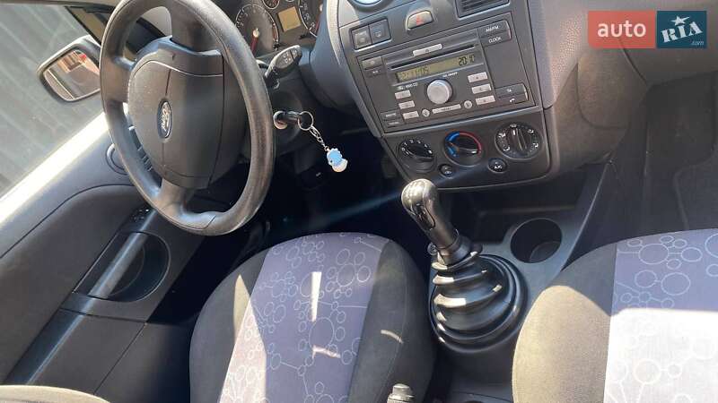 Хэтчбек Ford Fiesta 2005 в Тлумаче