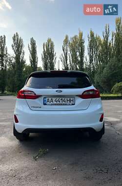 Хэтчбек Ford Fiesta 2018 в 