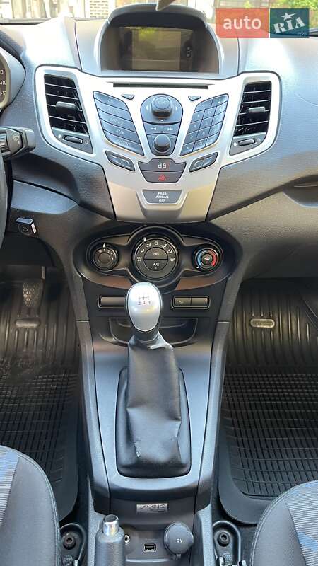 Седан Ford Fiesta 2012 в Києві