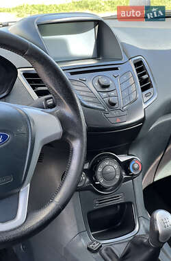 Хэтчбек Ford Fiesta 2012 в 