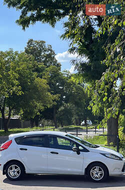 Хэтчбек Ford Fiesta 2012 в 