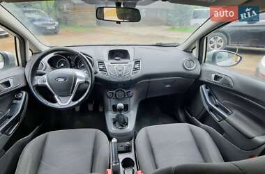 Хэтчбек Ford Fiesta 2015 в 
