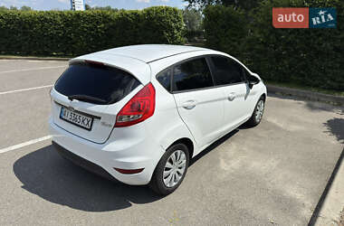 Хэтчбек Ford Fiesta 2012 в 